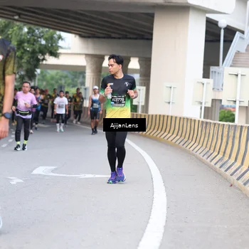 Runner Photo 6456042