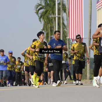 Runner Photo 6475309