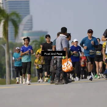 Runner Photo 6480676