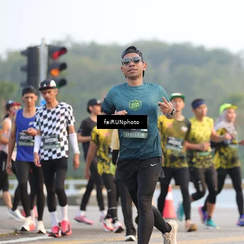 Runner Photo 6484035