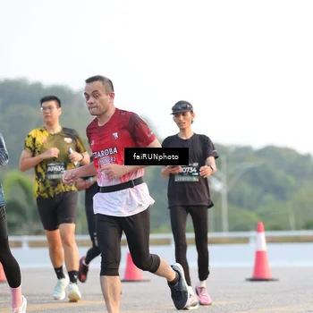 Runner Photo 6484207