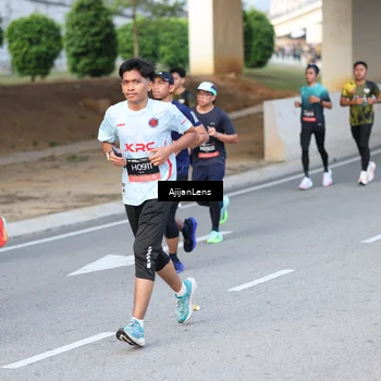 Runner Photo 6487444