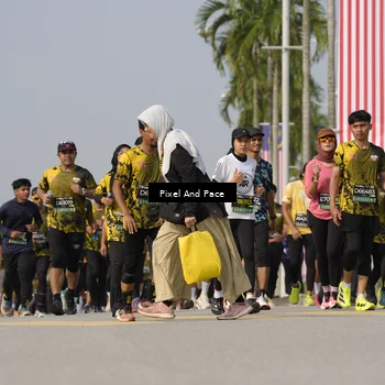 Runner Photo 6493312