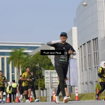 Runner Photo 6503101