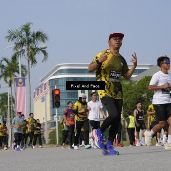 Runner Photo 6504250