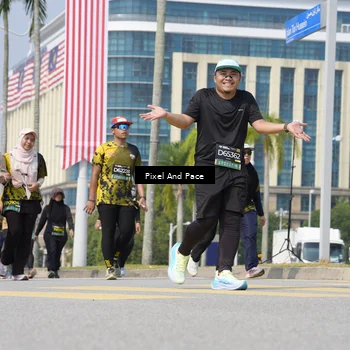 Runner Photo 6542112