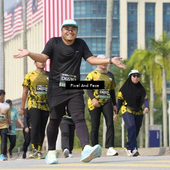 Runner Photo 6542123