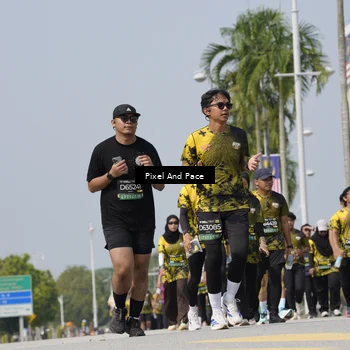 Runner Photo 6542895