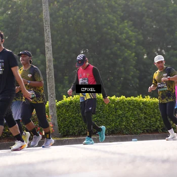 Runner Photo 6543112