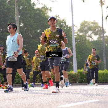 Runner Photo 6543399