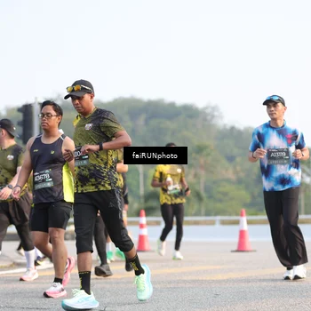 Runner Photo 6545874