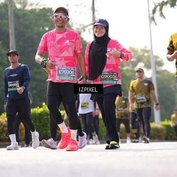 Runner Photo 6592343