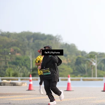 Runner Photo 6600084