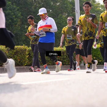 Runner Photo 6600135