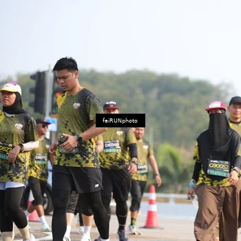 Runner Photo 6608022