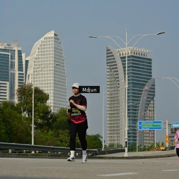 Runner Photo 6632653