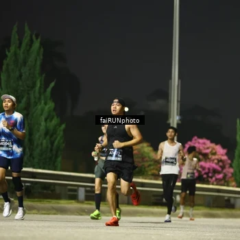 Runner Photo 6641003