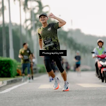 Runner Photo 6660027
