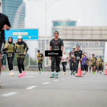 Runner Photo 6687034