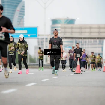 Runner Photo 6687035