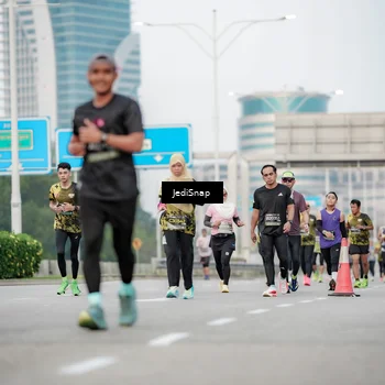 Runner Photo 6687080