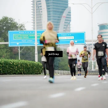 Runner Photo 6687132