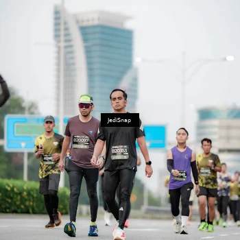 Runner Photo 6687244