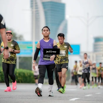 Runner Photo 6687259