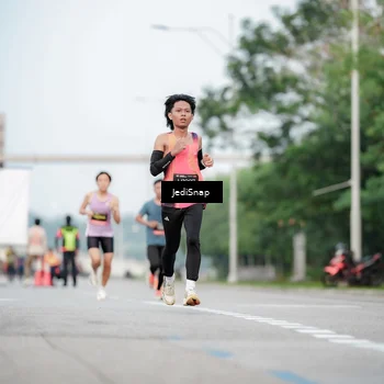 Runner Photo 6687339