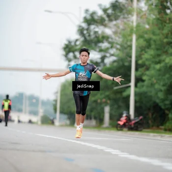 Runner Photo 6687445