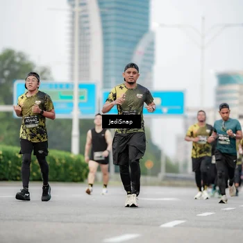Runner Photo 6687785