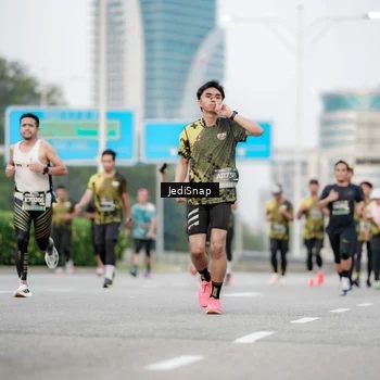 Runner Photo 6688732