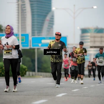 Runner Photo 6690014