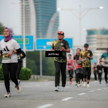 Runner Photo 6690042