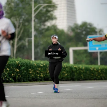 Runner Photo 6690070