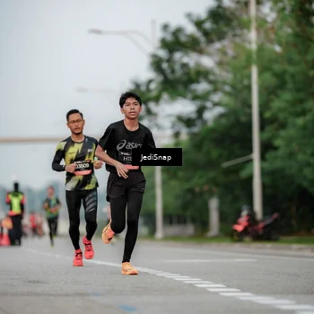 Runner Photo 6690443