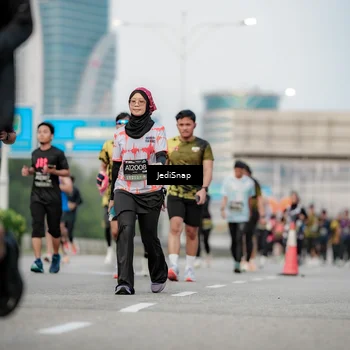 Runner Photo 6692472