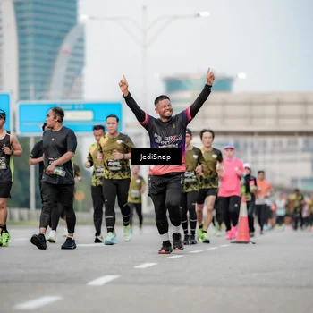 Runner Photo 6694004