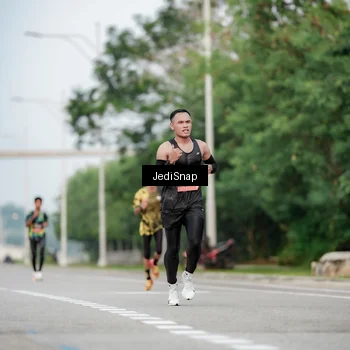 Runner Photo 6694307