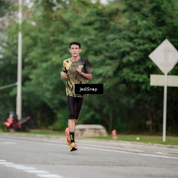 Runner Photo 6694411