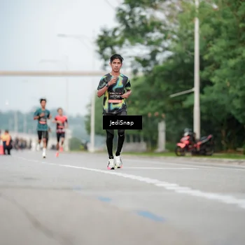 Runner Photo 6694463