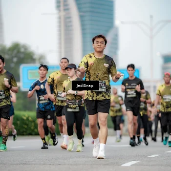 Runner Photo 6695243