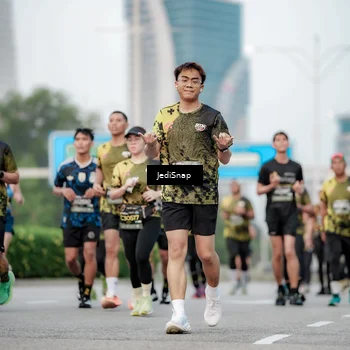 Runner Photo 6695400