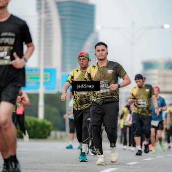 Runner Photo 6695474