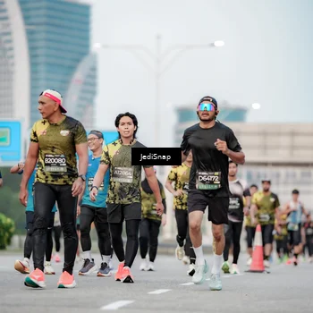 Runner Photo 6695713