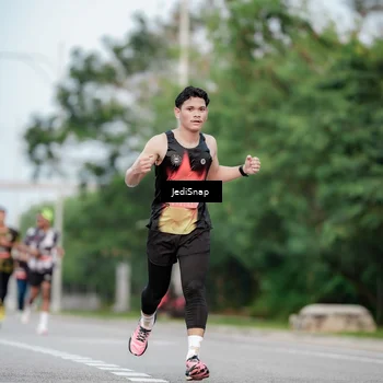 Runner Photo 6696196