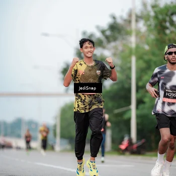 Runner Photo 6696332