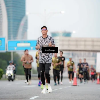 Runner Photo 6696400