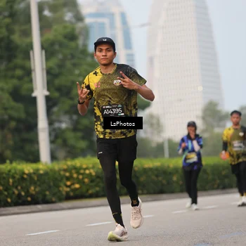 Runner Photo 6700105