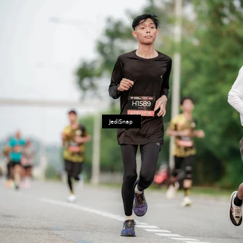 Runner Photo 6702192